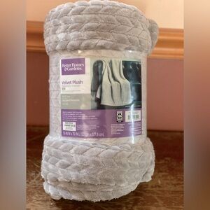 Better Homes & Garden Velvet Plush Throw